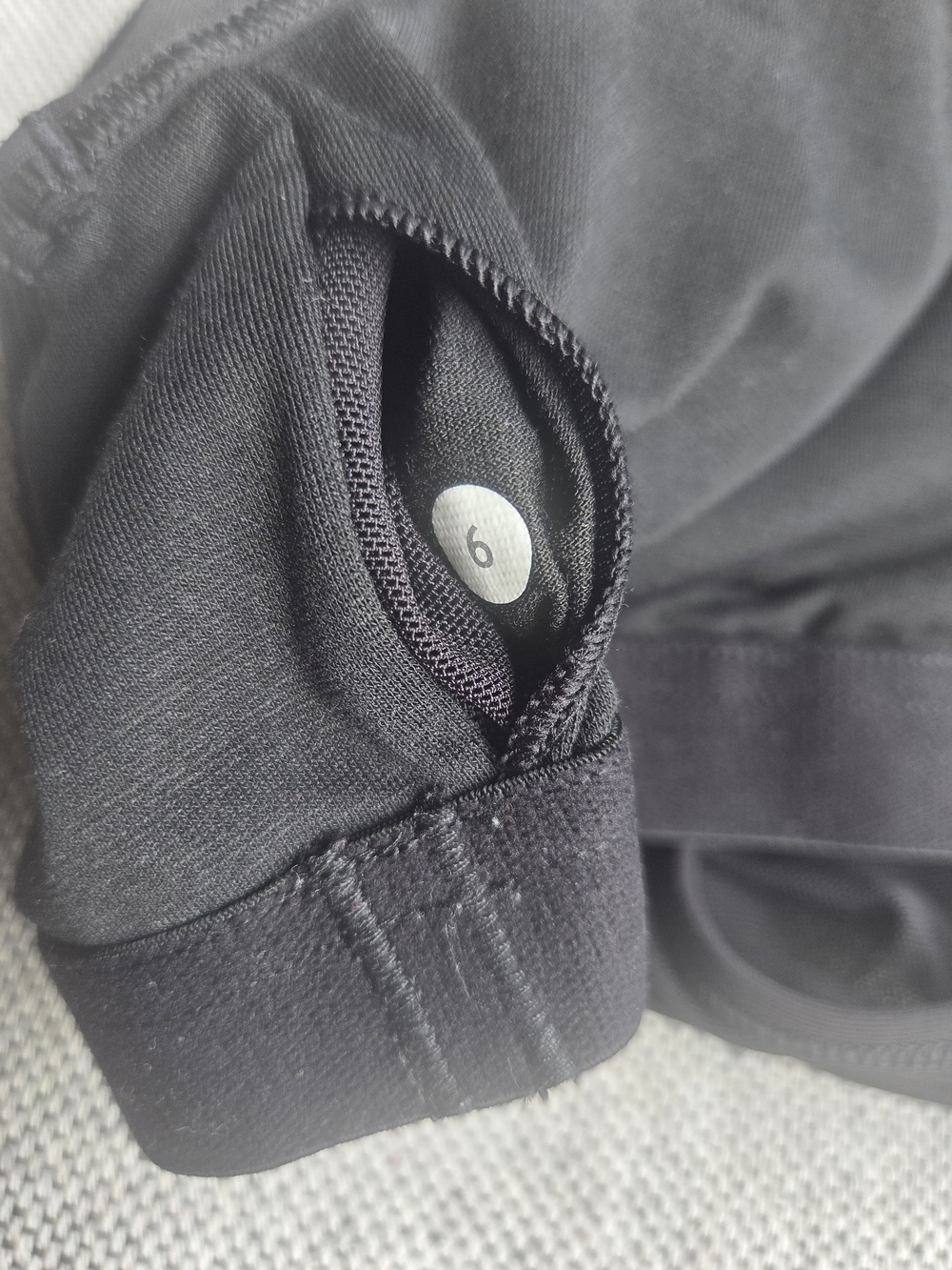 ✨ Lululemon Black Activewear Set Sports Bra 6 Capri Leggings 8 Yoga Gym - Picture 10 of 10